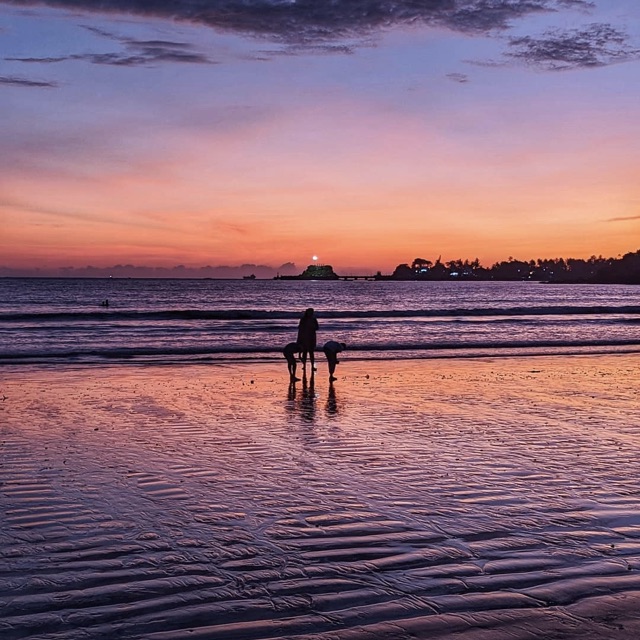 Surreal sunset, Vainguinim Beach